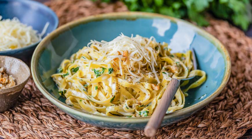 Fettuccine in Cream Sauce