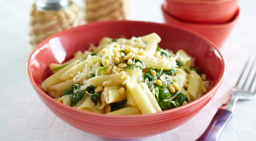 Spinach Pasta in Cream Sauce