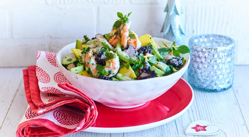 Shrimp salad with mango and avocado