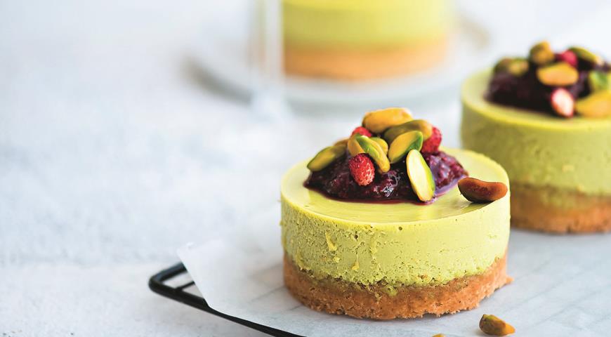 Dessert with strawberries and pistachios