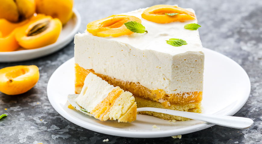 Mousse cake with apricots